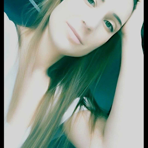 Mia B.