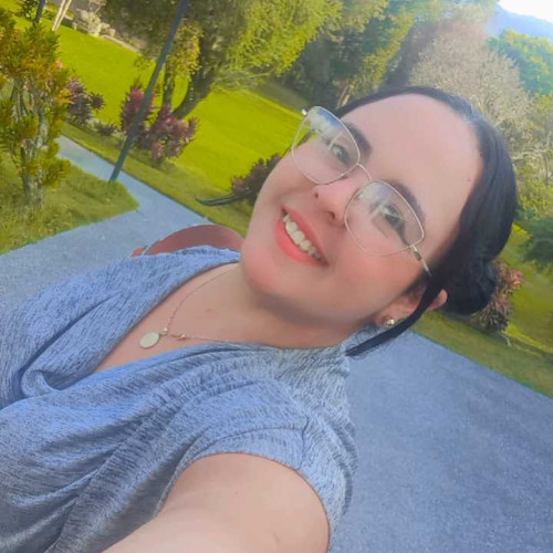María F.