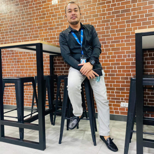 Eduard  V. profile photo