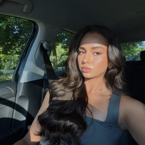 Azra G. profile photo