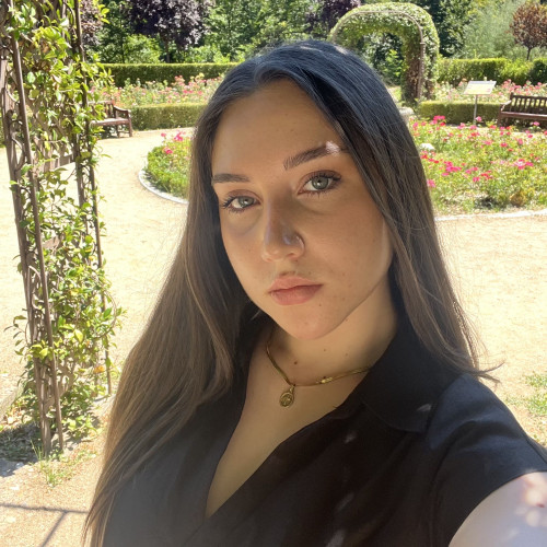 laura b. profile photo