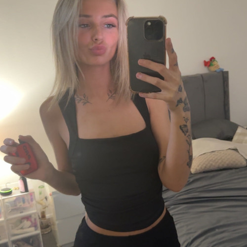 Elle M.