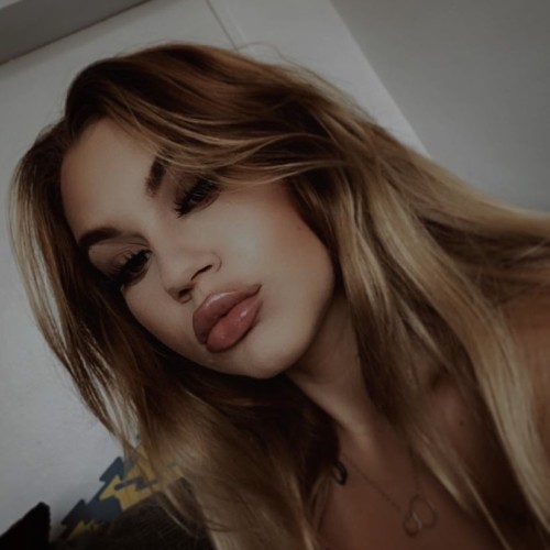 Rhiannon C.