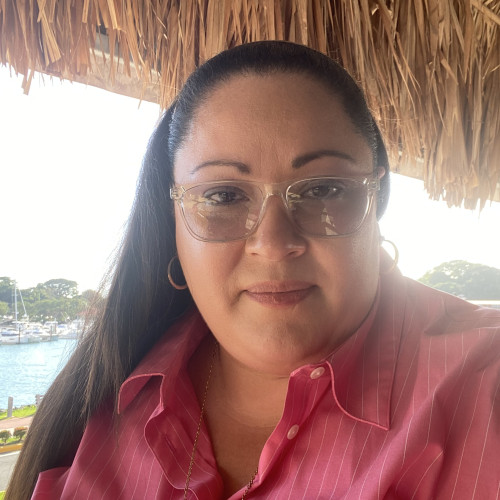 Elizabeth  R. profile photo