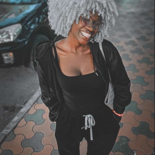 Dee b. profile photo