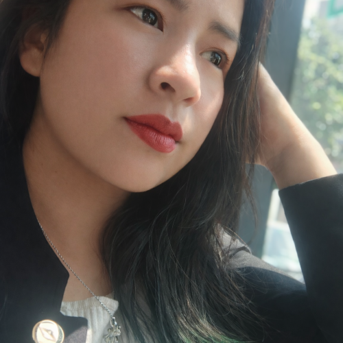 Luna  E. profile photo