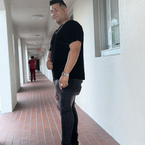 lariel v. profile photo