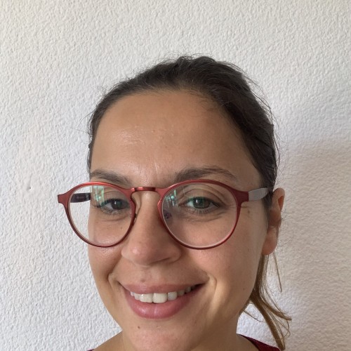 Manuela  R.