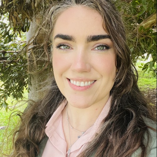 Lindsay R.