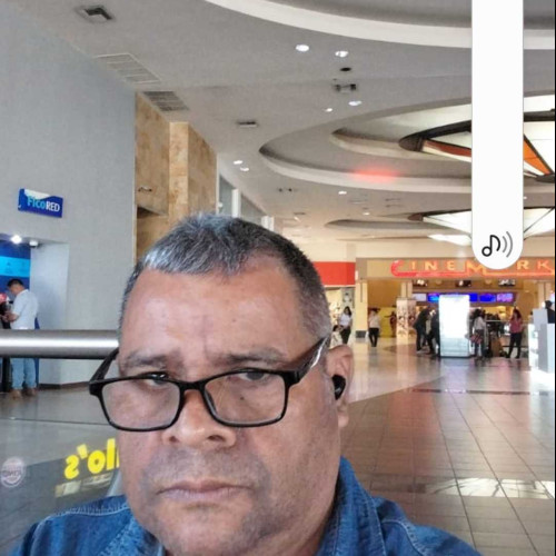 mauricio r. profile photo