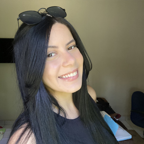 Thais B.