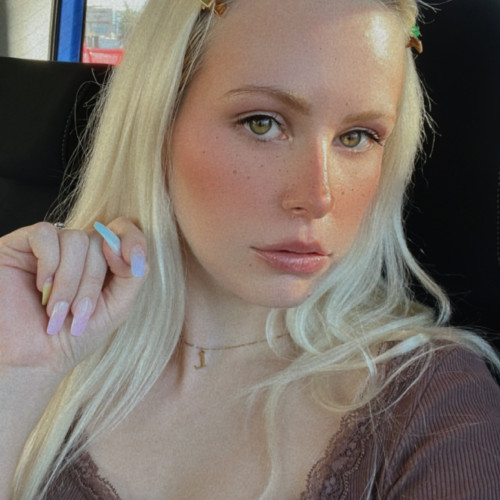 Elle G.