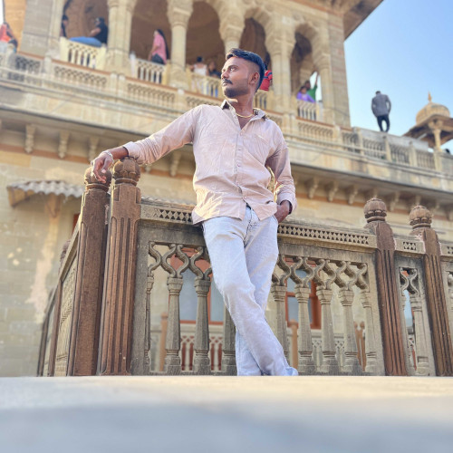 mali b. profile photo