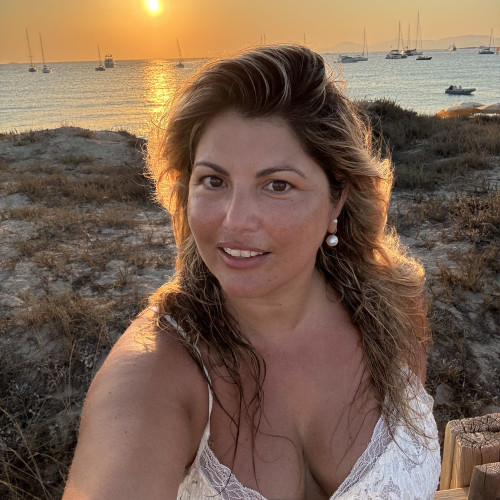 Laura L.