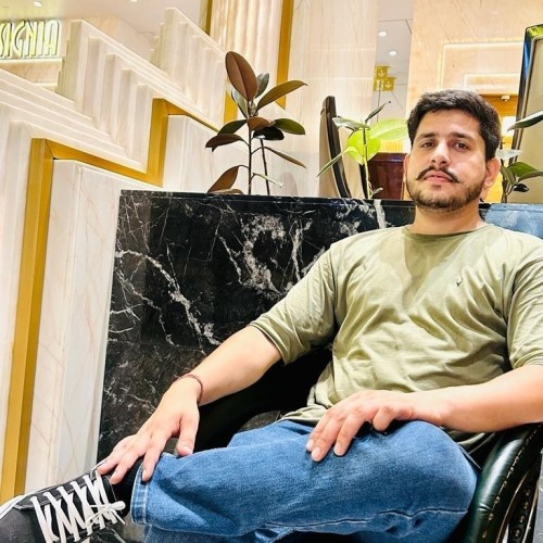 Akshay L.