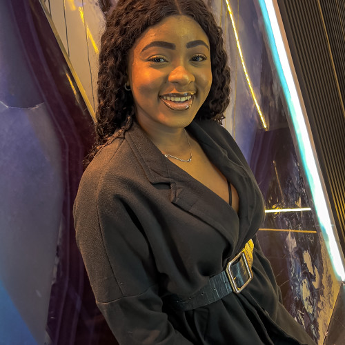 V€£ E. profile photo