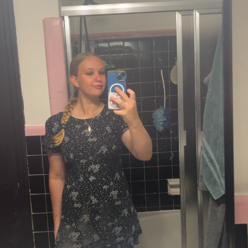 Izabella S. profile photo
