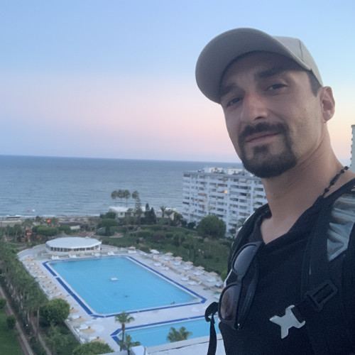ELL M. profile photo