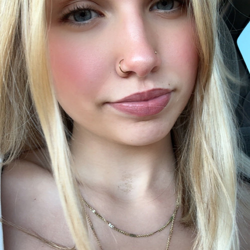 ayvah b. profile photo