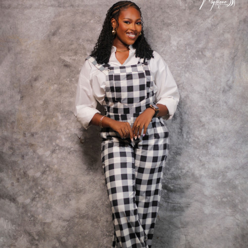 Jola T.