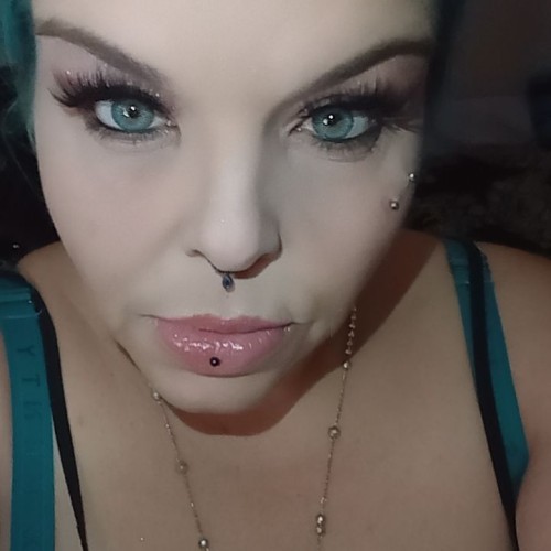 Naya R.