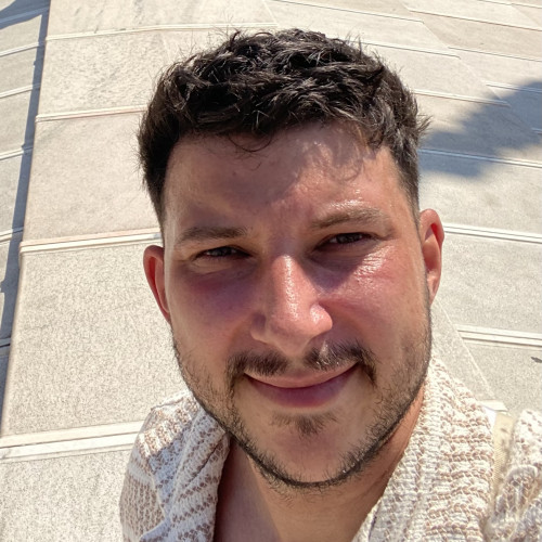 Ryan R.