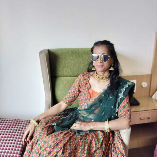 khushi j. profile photo