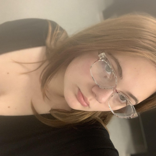 Evalynn  . profile photo