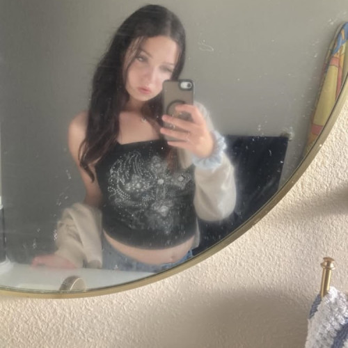 Mia F. profile photo