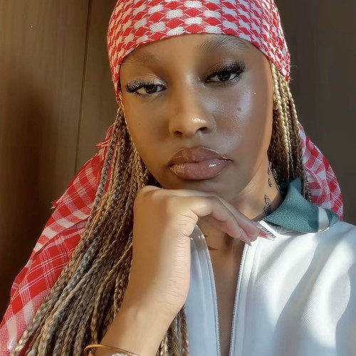 Vee V. profile photo