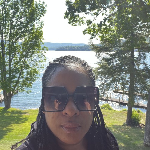 Nikia R.