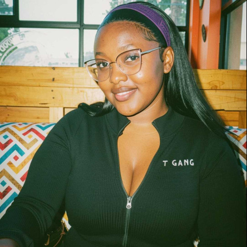 zeynab j. profile photo