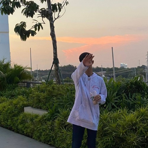 drake  v. profile photo