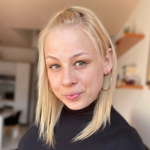 Cintia M.