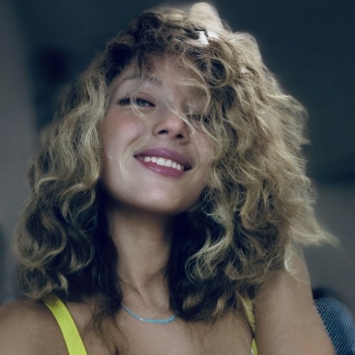 Bella S.