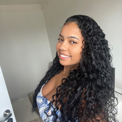 Carolaine R.