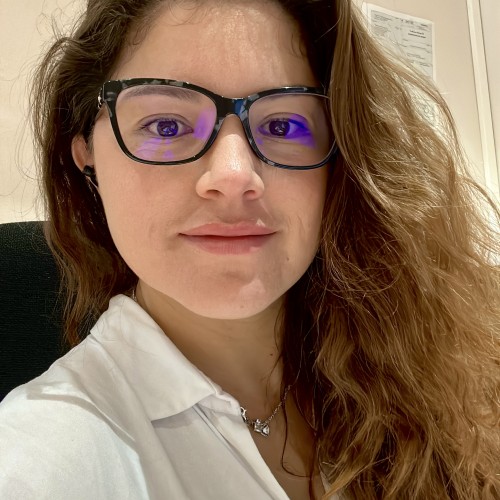 Flávia E.