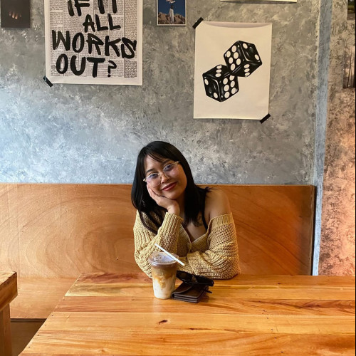 Ais V. profile photo