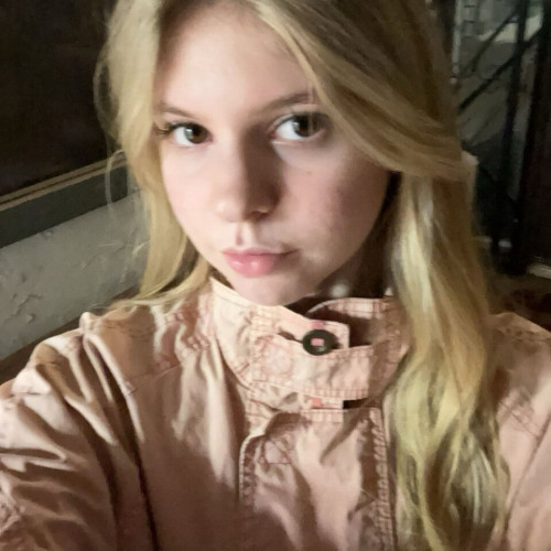 Chloe K.