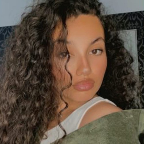 Lili B.