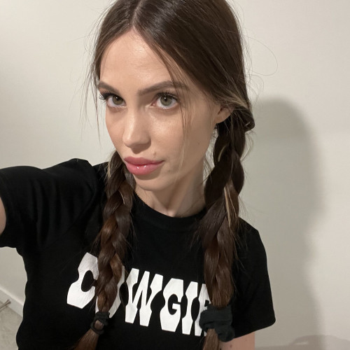 ari s. profile photo