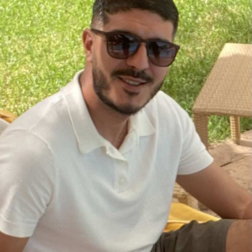 Vvv L. profile photo