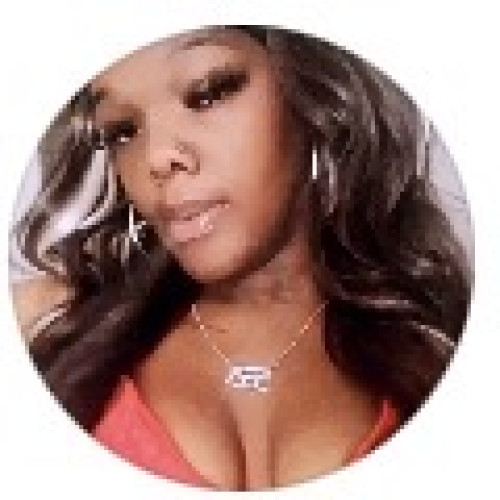 riah w. profile photo