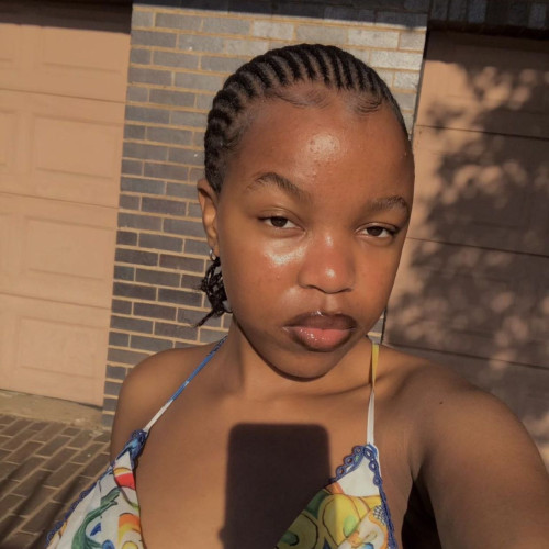 Esi M. profile photo
