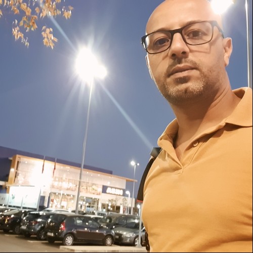 Chakib E.