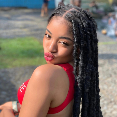 Larisia A.