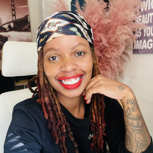 Dee M. profile photo