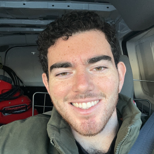 Gil  . profile photo