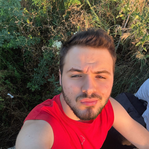 Laris E. profile photo