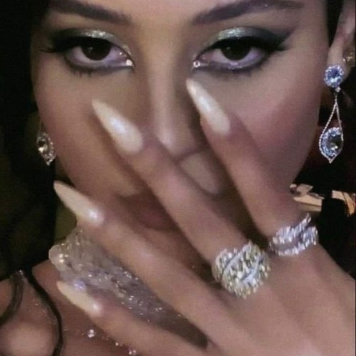 raven  w. profile photo